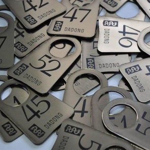 Номерки и бэйджи