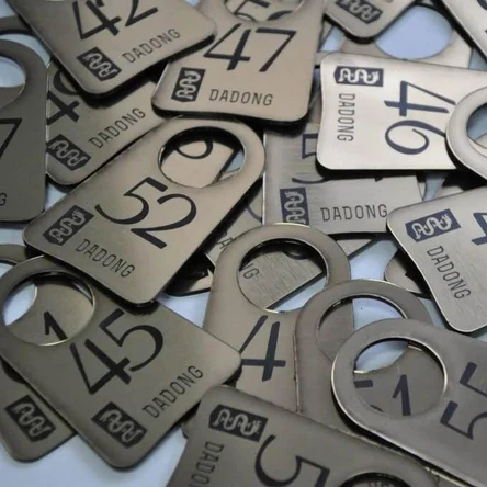 Номерки и бэйджи